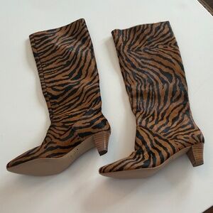 Silent D tinglet kitten size 7 heel boots NWOB